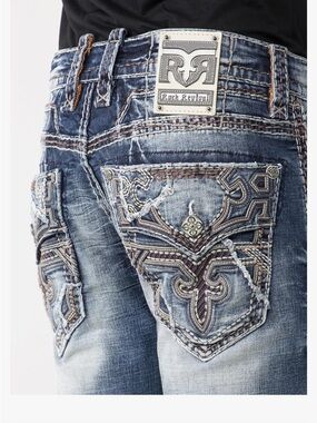 ROCK REVIVAL Kinsly Alt Straight Distressed medium Wash Sz 29 X  31.5”